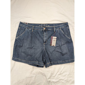 NWT GLORIA VANDERBILT Denim Jean shorts Zipper fly Slimming Pleated Sz 20W
